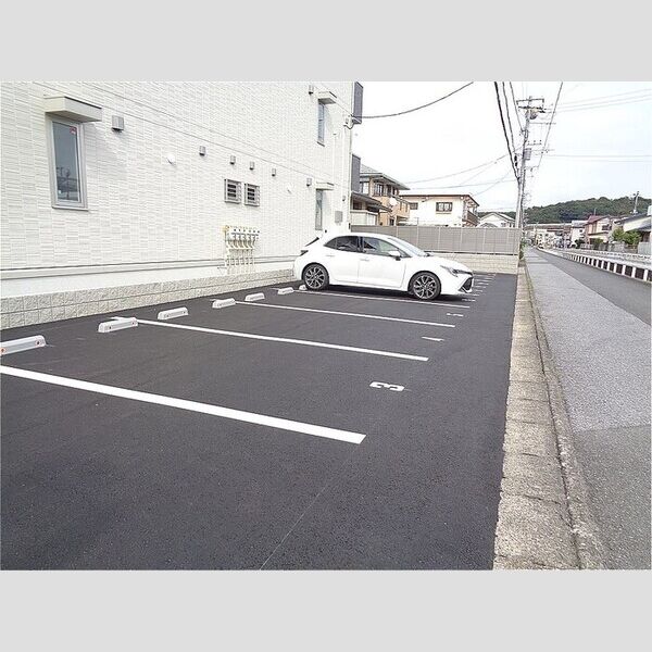 ラッキーレジデンス 駐車場