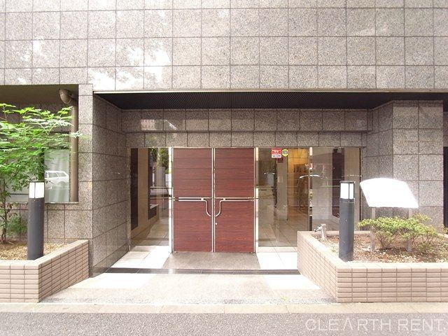 菱和パレス虎ノ門4階 上質な雰囲気のエントランス