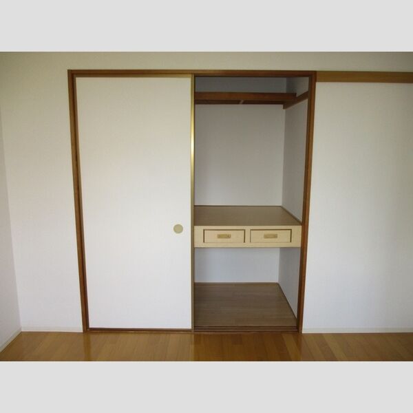 カーサみつわ台　E 収納