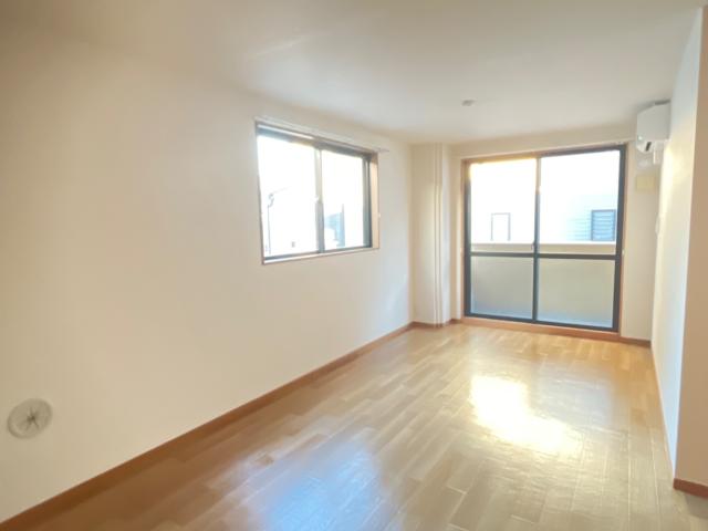 イーストエルズ 室内