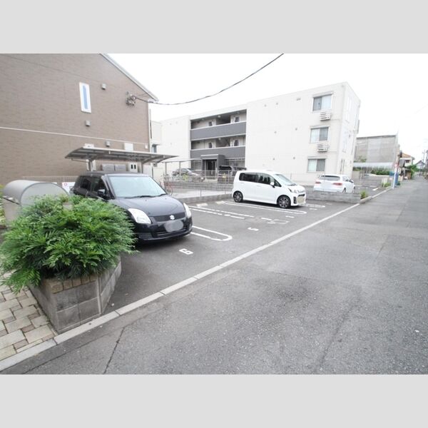 ティルタ サリ 駐車場