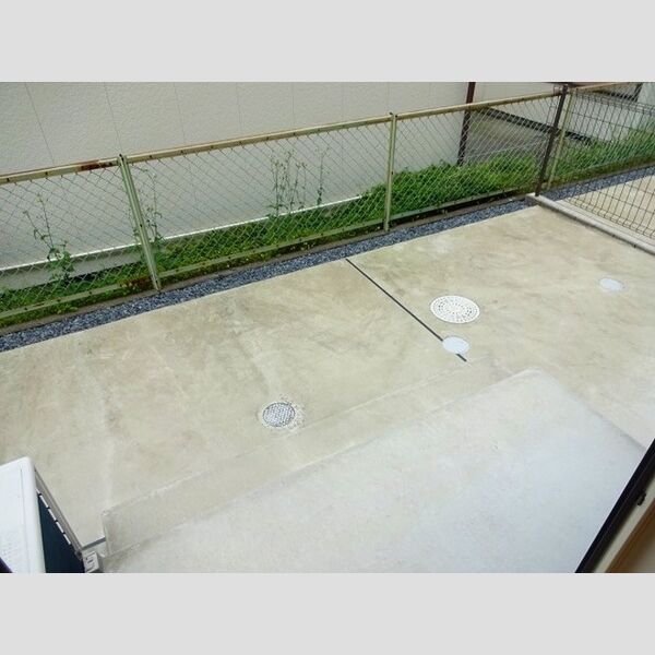 グラン・シャリオ102号室 専用庭