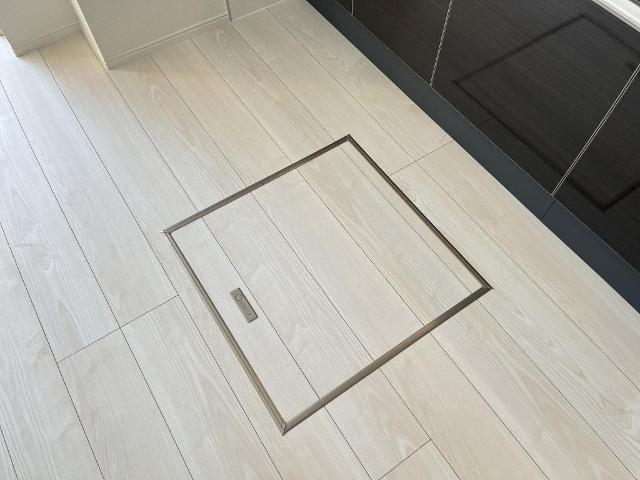 レオン106号室 床下収納