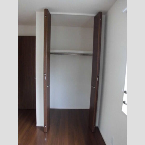 ルーチェB201号室 201　洋室クローゼット