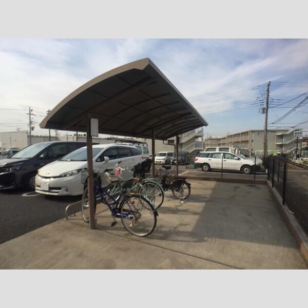 ルミエール107号室 駐輪場