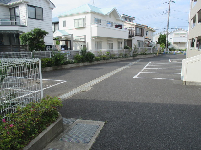 湘南鵠沼海岸リラホーム0105号室 駐車場