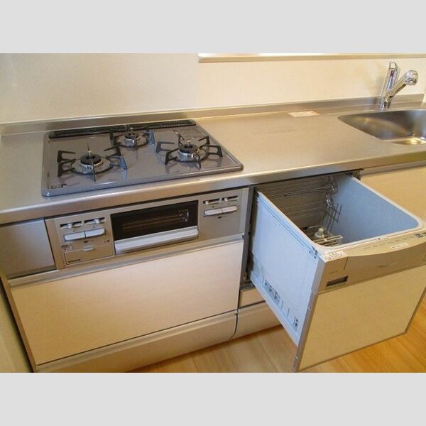 リバーサイド・レジデンス201号室 キッチン　コンロ(3口)・食洗機付