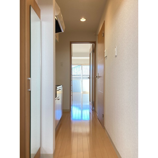 ブォナフォルトゥーナ 玄関から室内