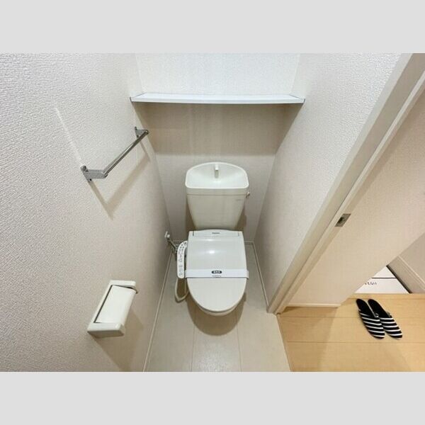 ルーエ　B トイレ　温水洗浄暖房便座