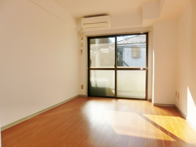 第2レジデンス初 リビング