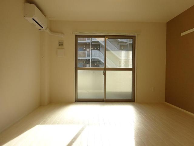 ユニヴァリィ　ルークス306号室 洋室