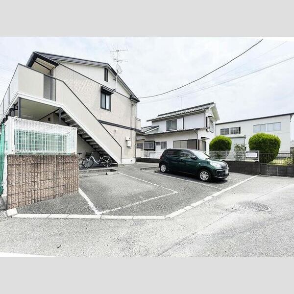 メゾンHOKUSHIN 駐車場