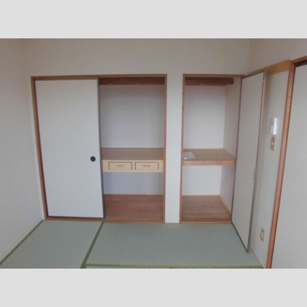 グランメールコホリ　弐番館 物入れ