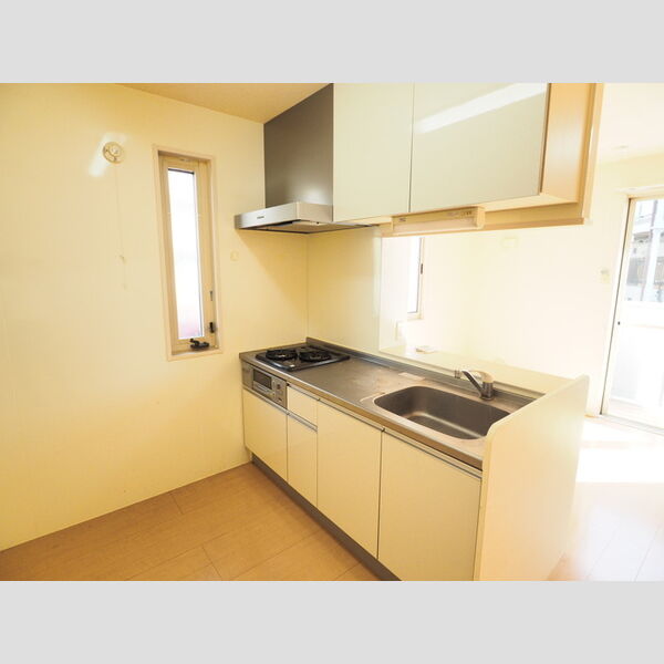 グリーンハイツ330 対面キッチン(3口コンロ)