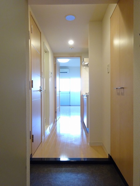 ＳＩＮ－Ｃｉｔｙ本蓮沼ＢＥＬＬＧＲＡＤＥ401号室 玄関