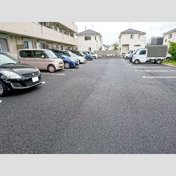 レイクガーデン305号室 駐車場