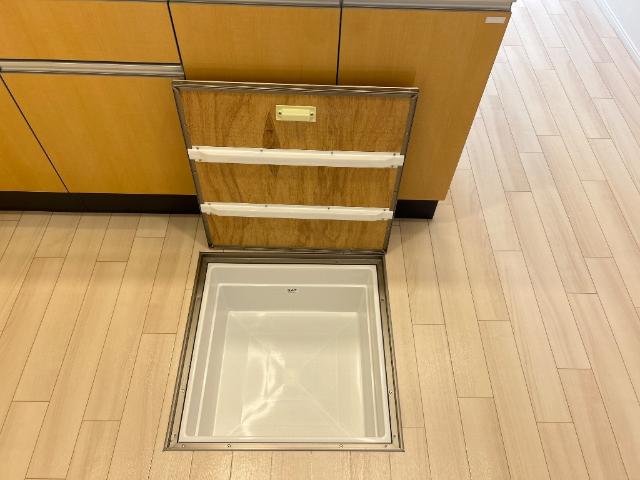 リノナル102号室 床下収納