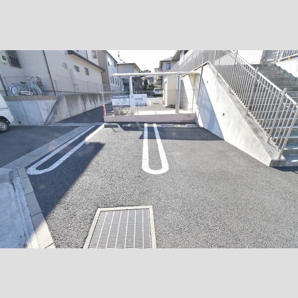 エスト コリーヌ101号室 駐車場