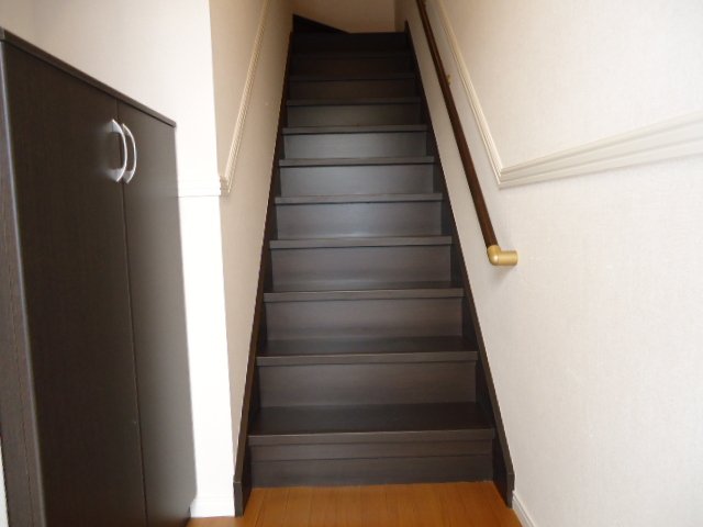 アークガーデンA201号室 階段