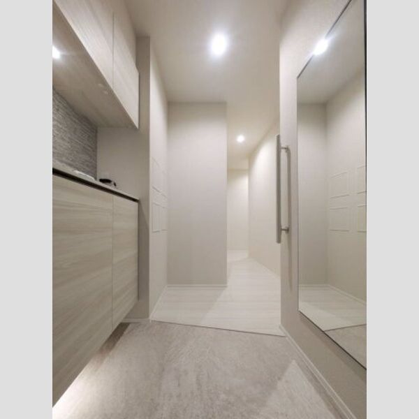 アルビオン　コート307号室 全身ミラー♪大容量のシューズBOX