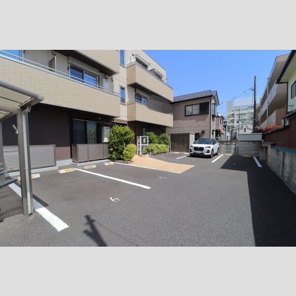 椿ヴィレッジ202号室 駐車場