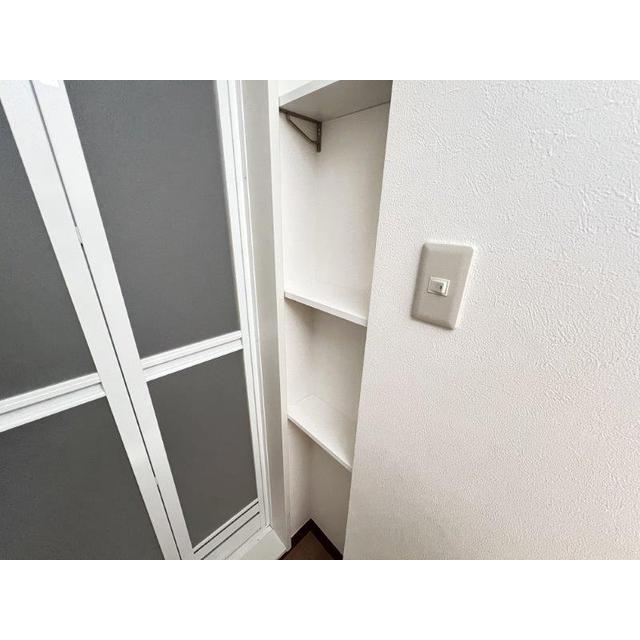 ナカムラビル バスルーム手前に棚あり