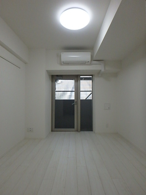 ガーラ・リバーサイド横濱南 ホワイトフローリングのお部屋 落ち着きのあるロビーにはカメラ付オートロック完備