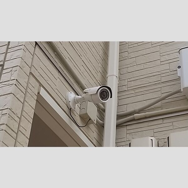 グランドゥール201号室 防犯カメラ設置済みで、防犯性に配慮されています。