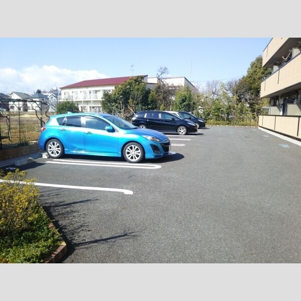 アンドミーワ303号室 駐車場