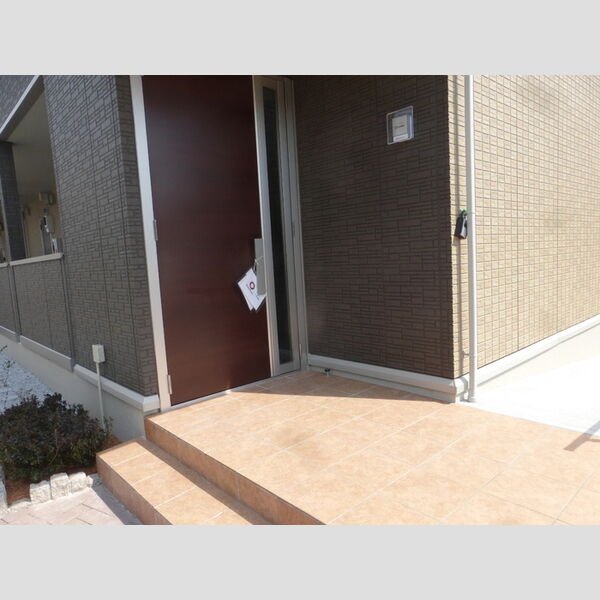 ポルト セレーノ102号室 エントランス