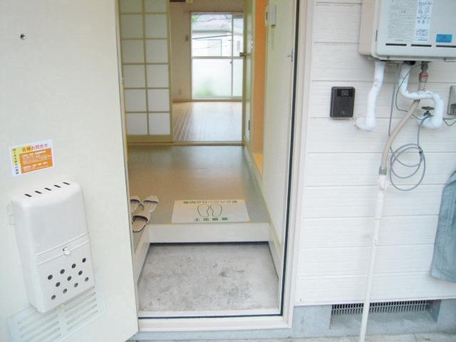 ヒルズ・フジサワ1階 玄関