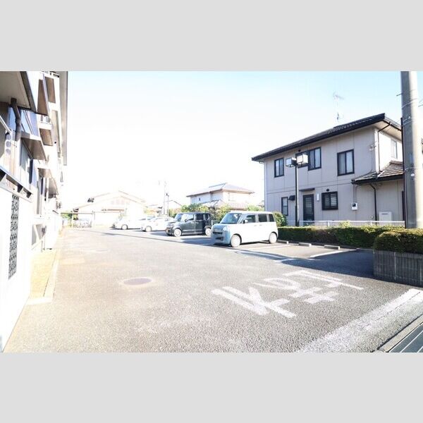 サンヴィレッジ本宿 駐車場