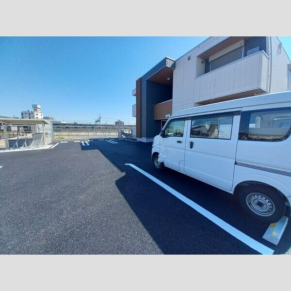 グラシア101号室 駐車場