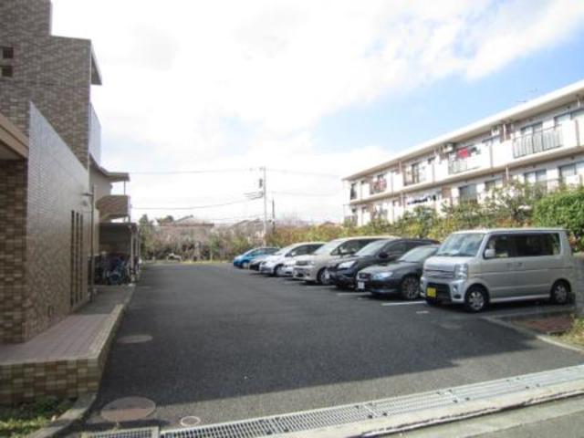 ヴィオレ湘南 敷地内駐車場です。