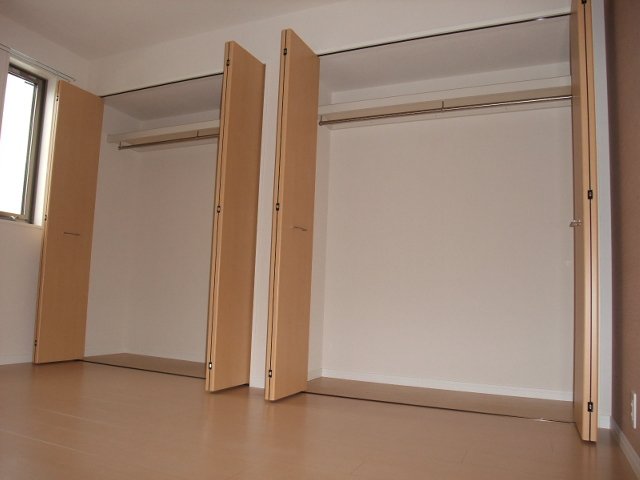 プティ・モンド クローゼット