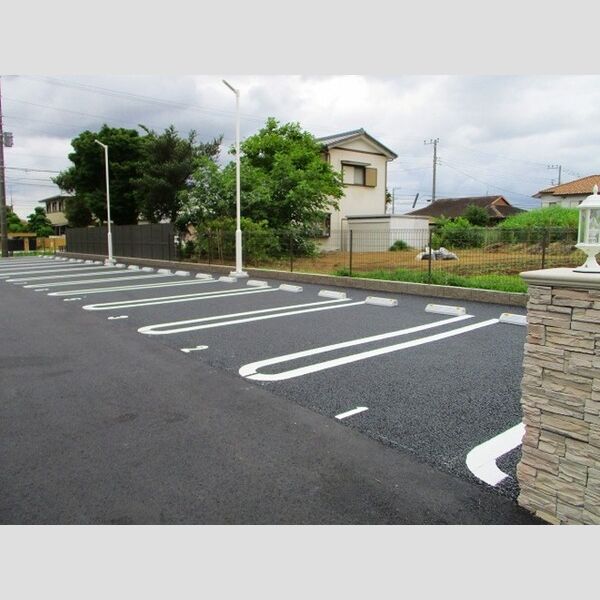 リバーサイド・レジデンス 駐車場