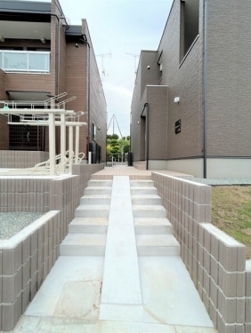 リブリ・コンフォースⅡ1階 エントランス