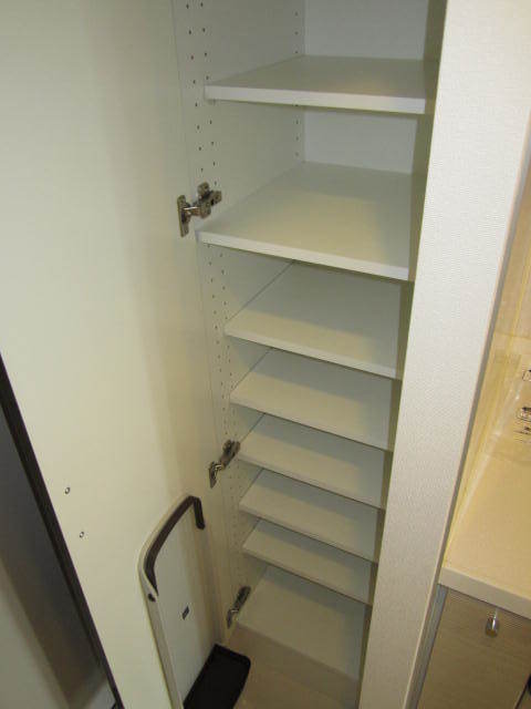 グランド・ガーラ横濱元町4階 大きなスペースがあり、収納には困りません