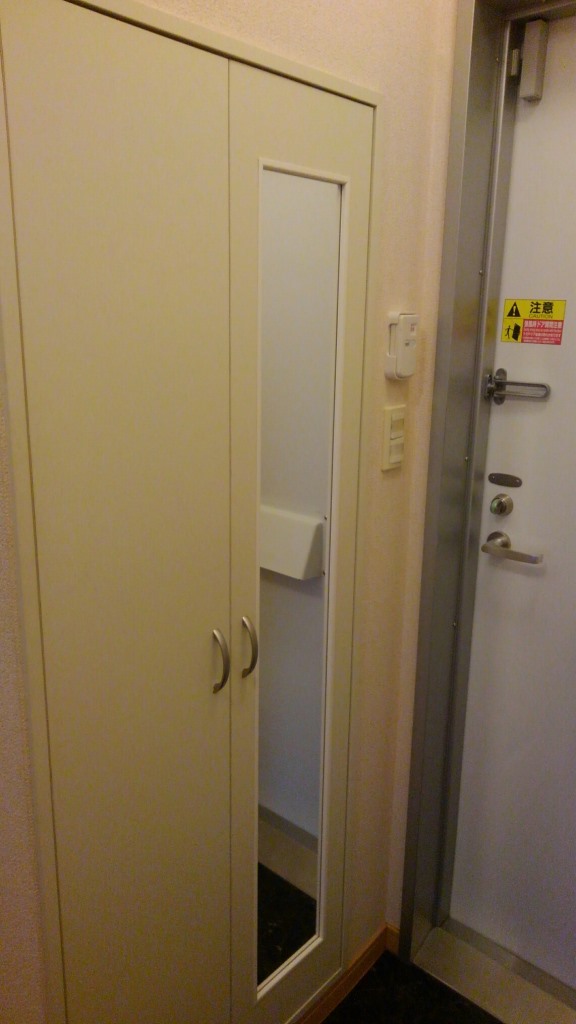 レオパレスドリーム 玄関