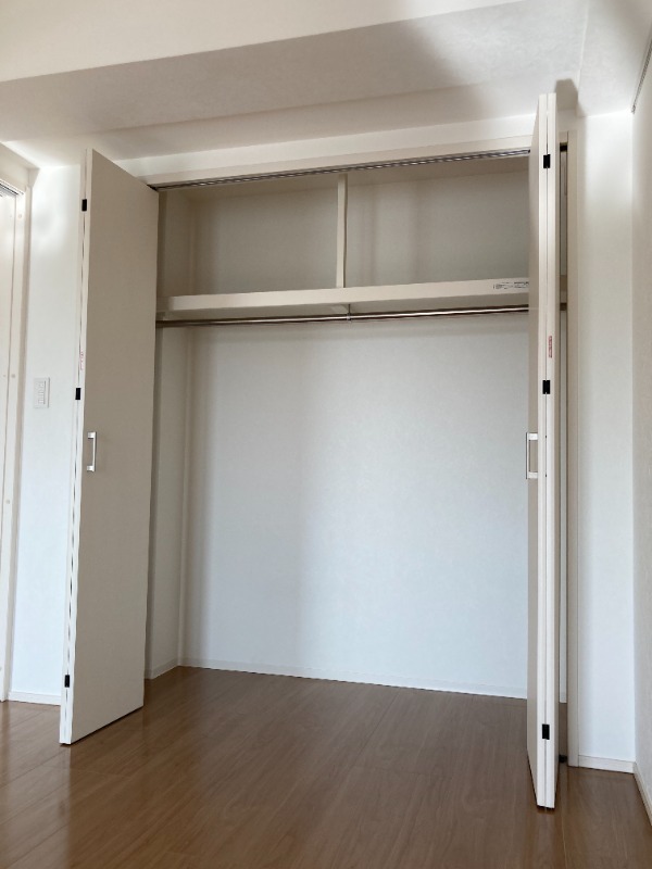 マリンルージュ浦安2階 収納