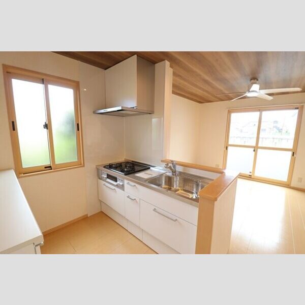 サニーフィールド　A・B キッチン　三口コンロ