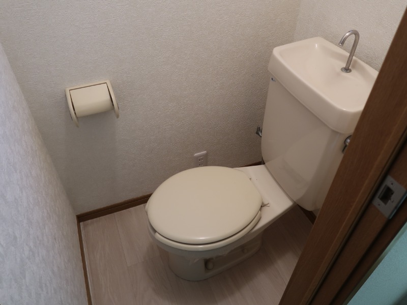 ファミール仲村B2階 トイレ