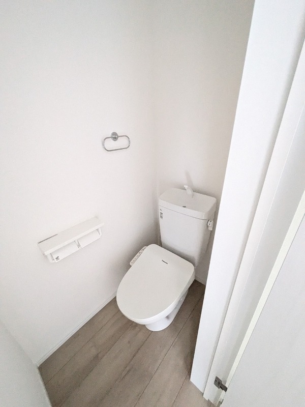 アリスワン南三咲(E-222)1階 トイレ