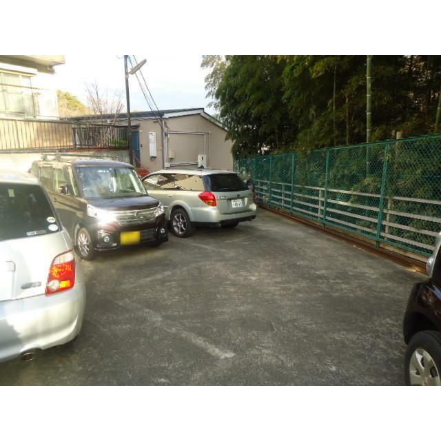 月見台ヒルズ 駐車場