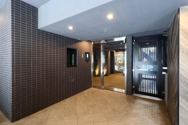 ＧＲＡＮＳＩＴＥ　ＮＡＫＡＭＥＧＵＲＯ4階 エントランス