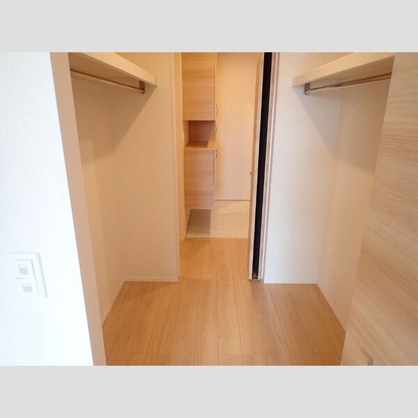 ブラン　ノワール多摩201号室 ウォークスルークローゼット