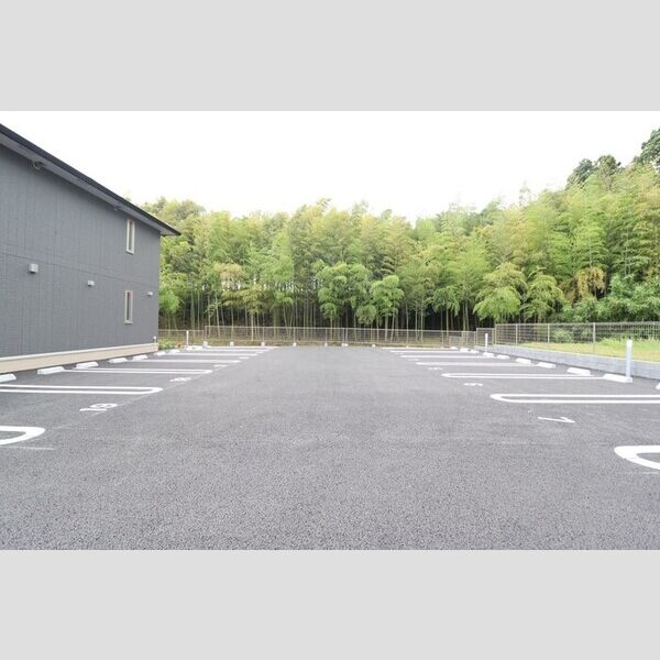 アレグリア 駐車場