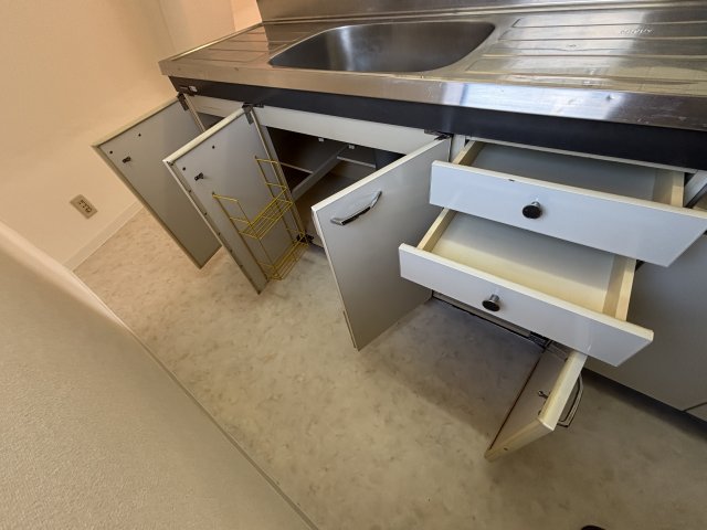ホームズ駒沢4H号室 キッチン収納