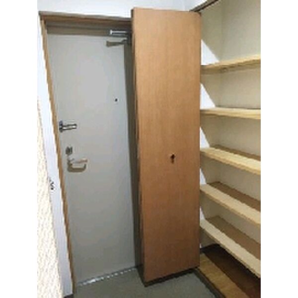 サル・ドュ・セジュール0702号室 シューズボックスあり