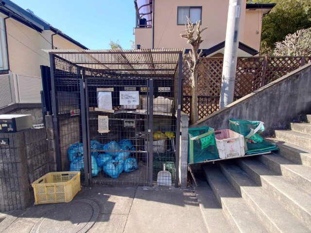 サンアベニューリヴァトン2階 ゴミ置場